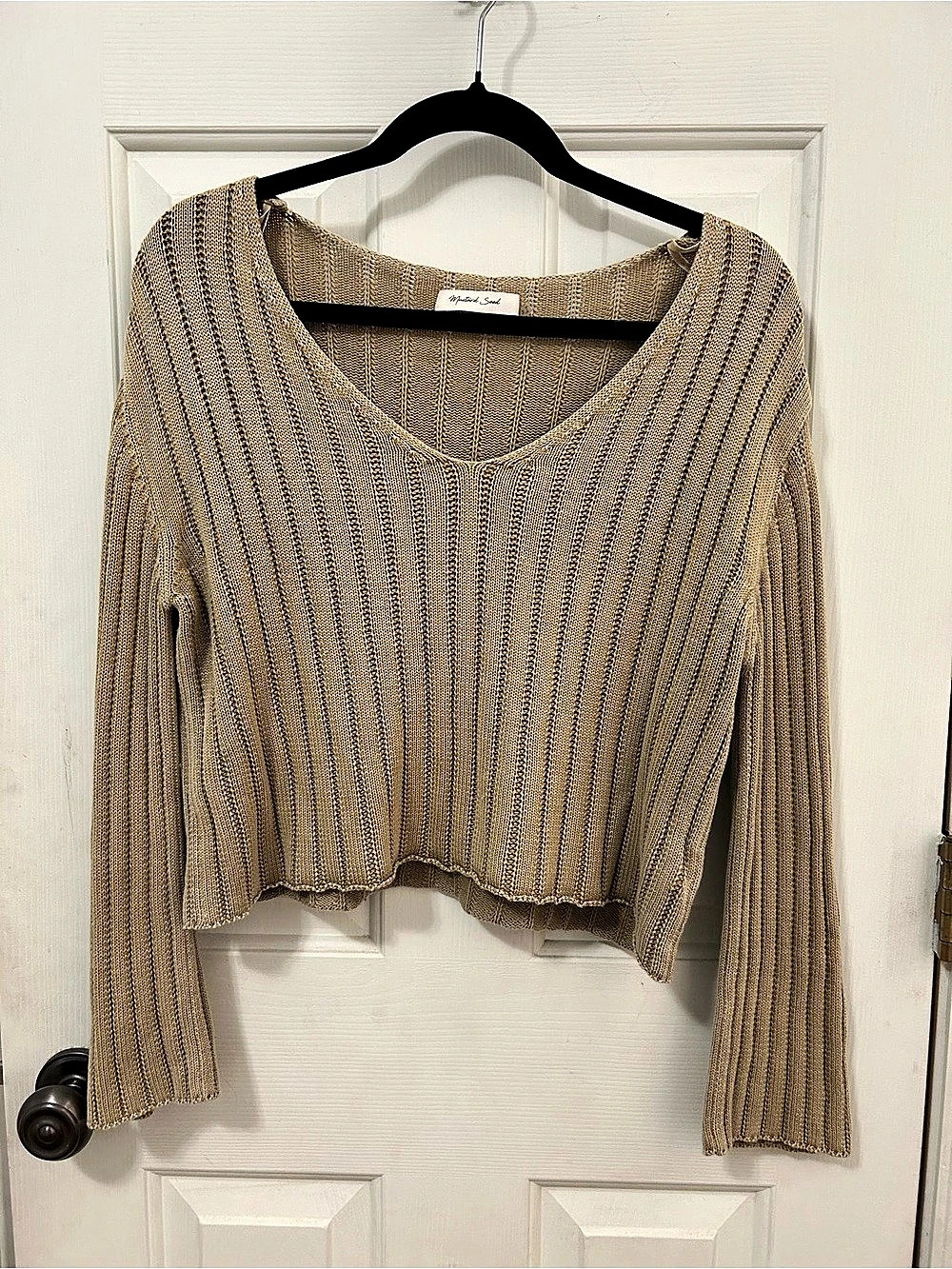 Mustard Seed Knit wide v-neck Cropped Sweater in tan Size Small